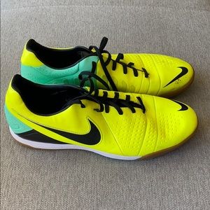 Nike Mens CTR360 Indoor Soccer Shoes